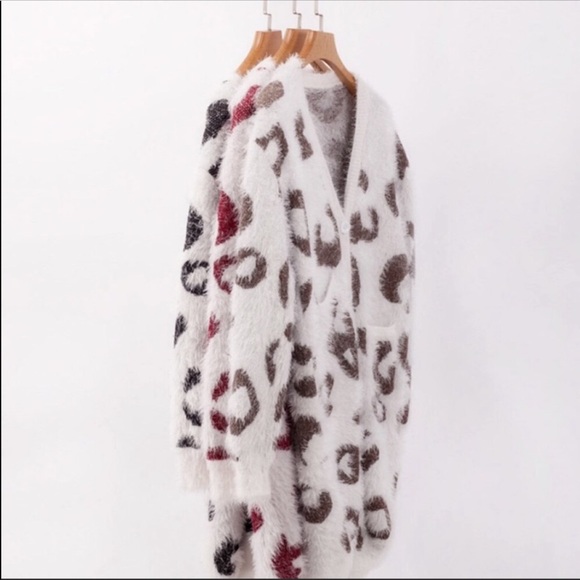 New! โค๏ธHOST PICKโค๏ธFUZZY LEOPARD, LONG CARDIGAN - Picture 3 of 3